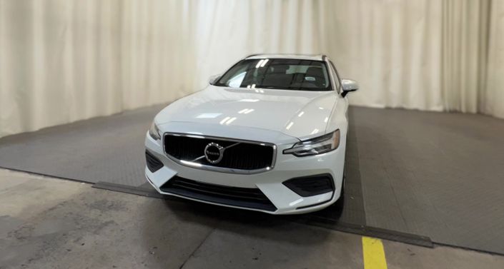 2020 Volvo V60 T5 Momentum Hero Image