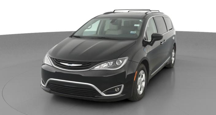 2018 Chrysler Pacifica Hybrid Touring L -
                Hebron, OH