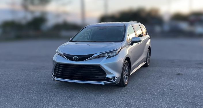 2023 Toyota Sienna XLE -
                Dania, FL