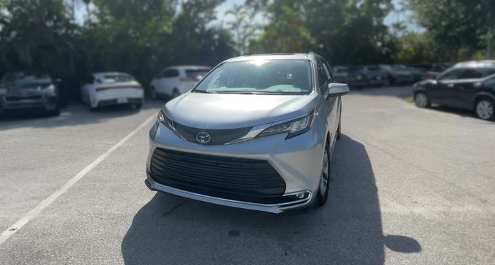 2023 Toyota Sienna XLE -
                Miami, FL