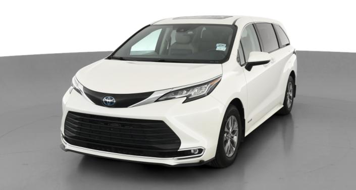 2021 Toyota Sienna XLE Hero Image