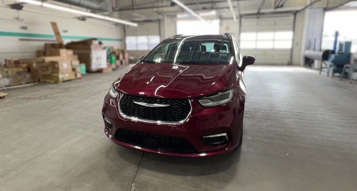 2022 Chrysler Pacifica Touring L -
                Akron, NY