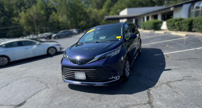 2023 Toyota Sienna XLE -
                Greensboro, NC