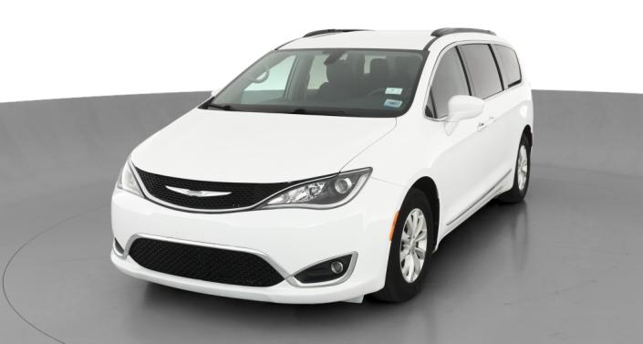 2017 Chrysler Pacifica Touring L -
                Hebron, OH