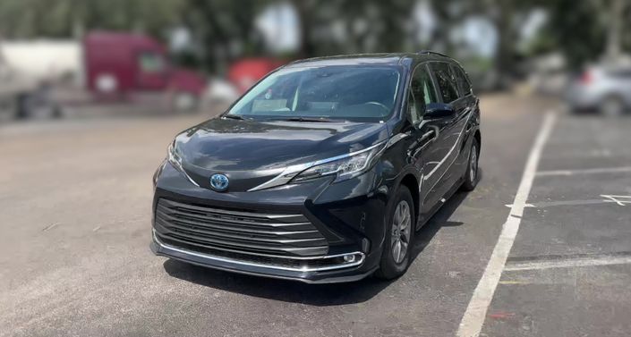 2023 Toyota Sienna XLE -
                Haines City, FL