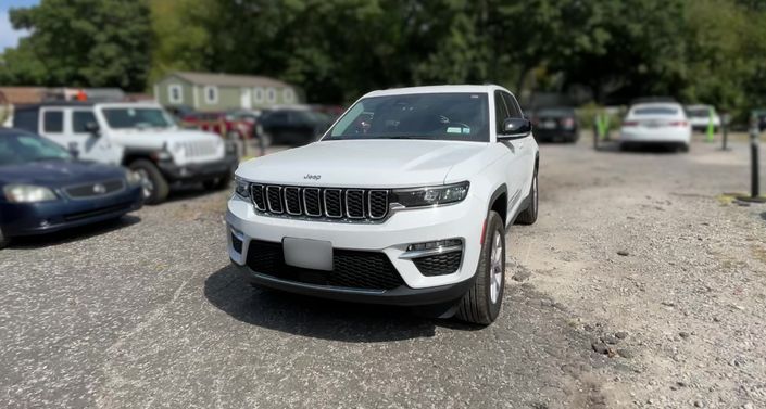 2022 Jeep Grand Cherokee Limited Edition -
                Yaphank, NY