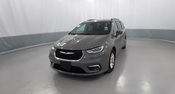 2022 Chrysler Pacifica Touring L -
                Akron, NY