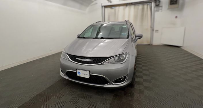 2020 Chrysler Pacifica Touring L -
                Beverly, NJ