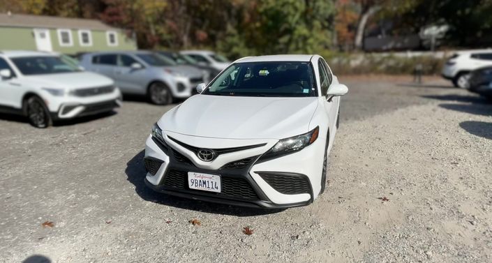 2022 Toyota Camry SE Hero Image