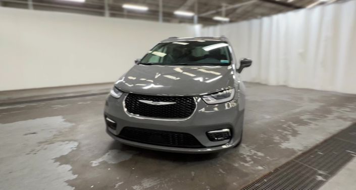 2022 Chrysler Pacifica Touring L -
                Manville, NJ