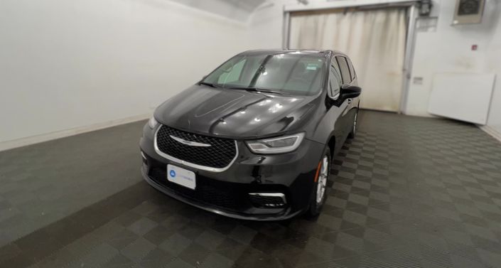 2023 Chrysler Pacifica Touring L -
                Framingham, MA