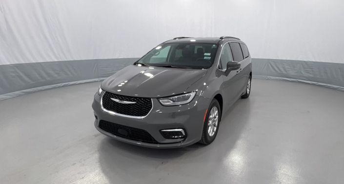 2022 Chrysler Pacifica Touring L -
                Akron, NY