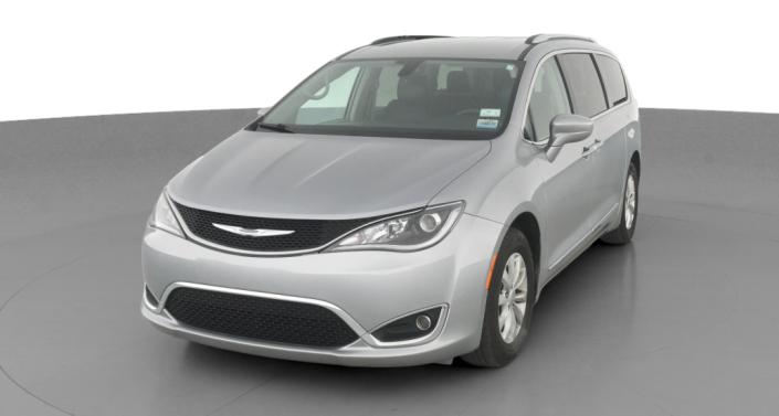 2019 Chrysler Pacifica Touring L -
                Hebron, OH