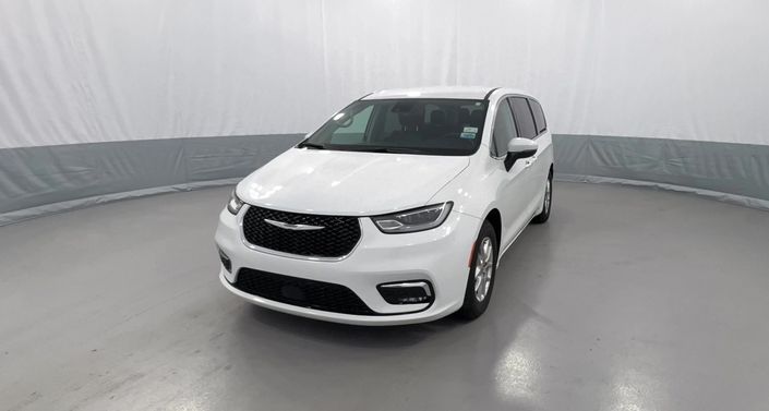 2023 Chrysler Pacifica Touring L -
                Akron, NY