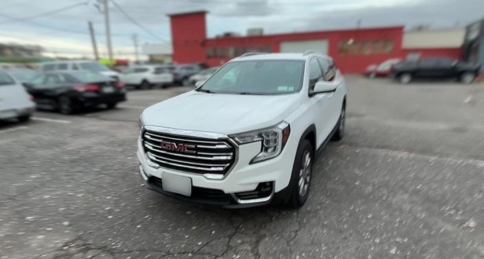 2023 GMC Terrain SLT -
                Yaphank, NY