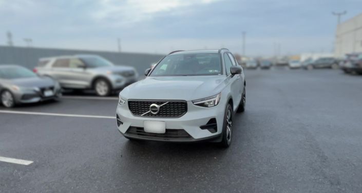 2024 Volvo XC40 B5 Core -
                Beverly, NJ