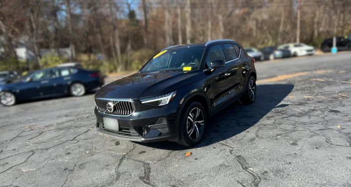 2024 Volvo XC40 B5 Core -
                Greensboro, NC