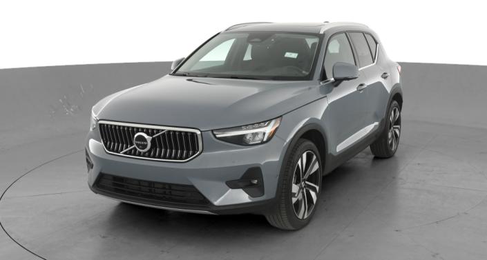 2023 Volvo XC40 B5 Ultimate -
                Lorain, OH