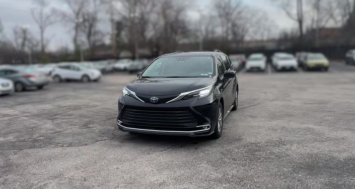 2023 Toyota Sienna XLE -
                Hazelwood, MO