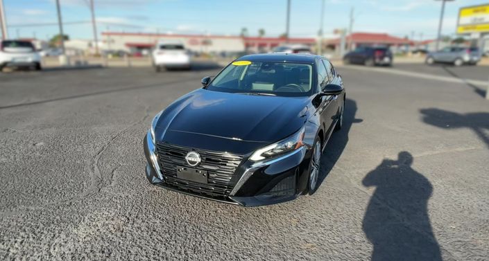 2024 Nissan Altima SL Hero Image