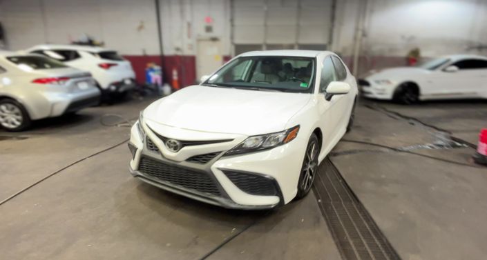 2022 Toyota Camry SE -
                Ashburn, VA