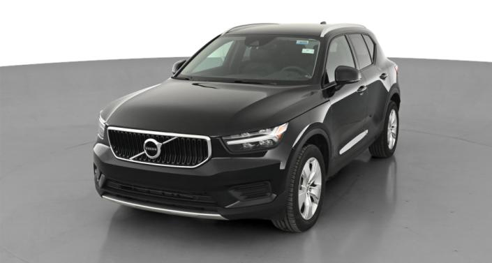 2022 Volvo XC40 T5 Momentum Hero Image