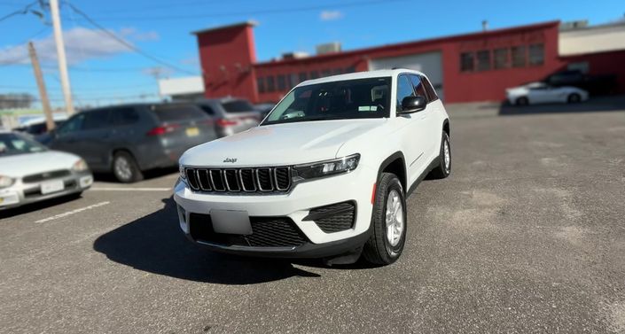 2022 Jeep Grand Cherokee Laredo -
                Yaphank, NY