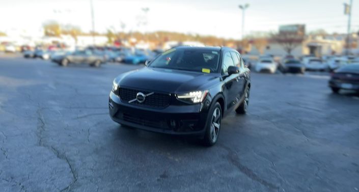 2024 Volvo XC40 B5 Core -
                Greensboro, NC