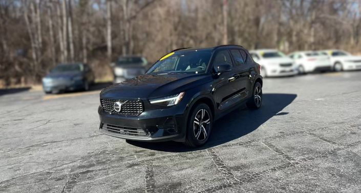 2024 Volvo XC40 B5 Core -
                Greensboro, NC