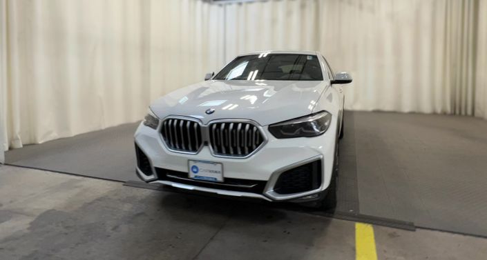 2021 BMW X6 sDrive40i Hero Image