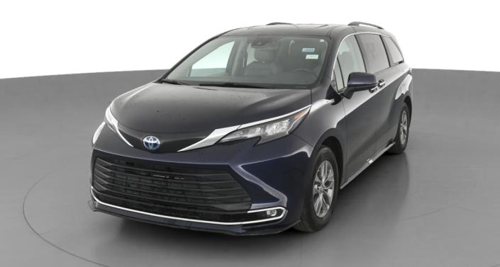 2024 Toyota Sienna XLE Hero Image