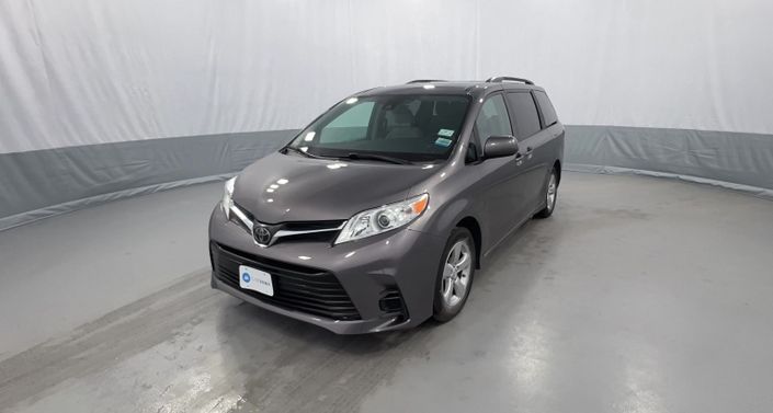 2020 Toyota Sienna LE Hero Image