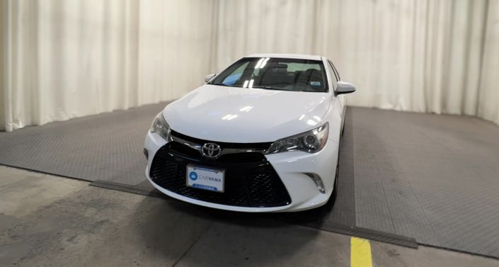 2015 Toyota Camry SE Hero Image