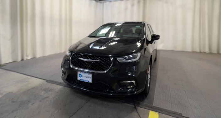 2023 Chrysler Pacifica Touring L Hero Image