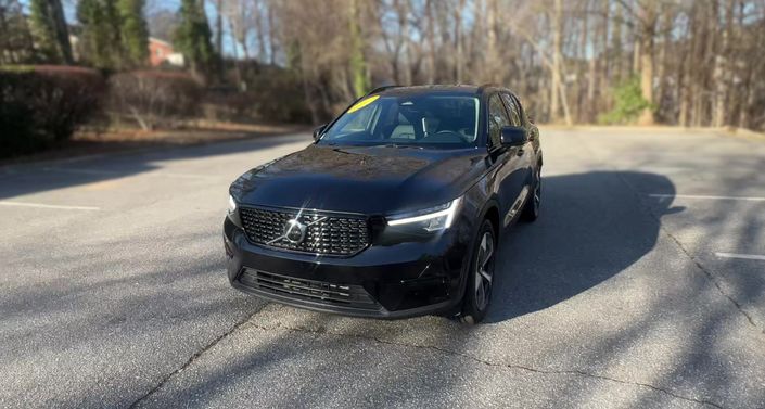 2024 Volvo XC40 B5 Core -
                Greensboro, NC