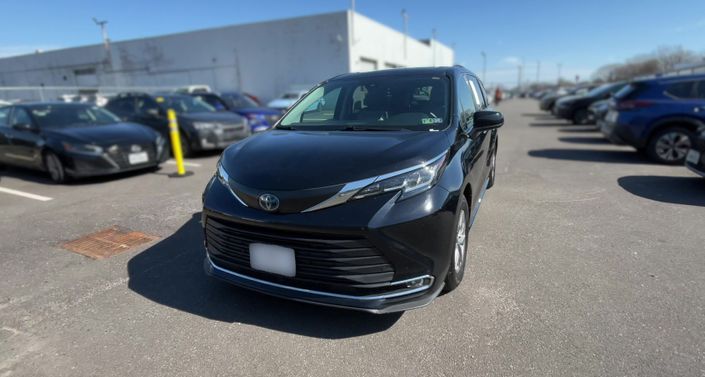 2023 Toyota Sienna XLE -
                Beverly, NJ