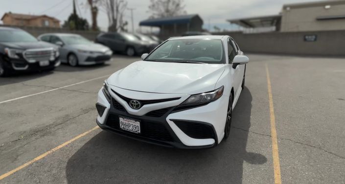 2024 Toyota Camry SE Hero Image