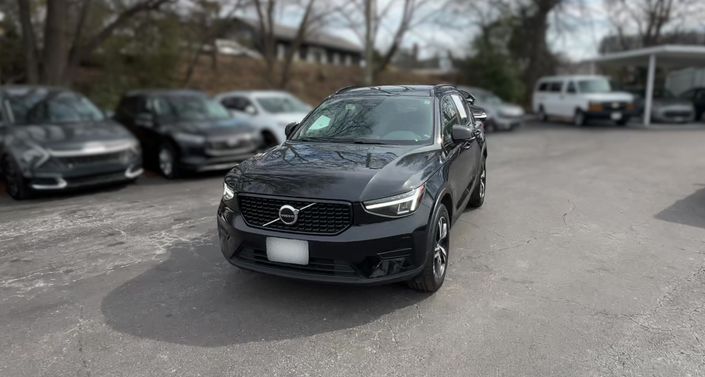 2024 Volvo XC40 B5 Core Hero Image