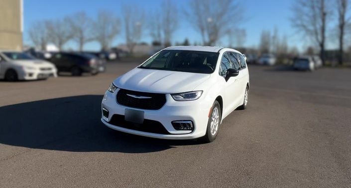 2024 Chrysler Pacifica Touring L Hero Image