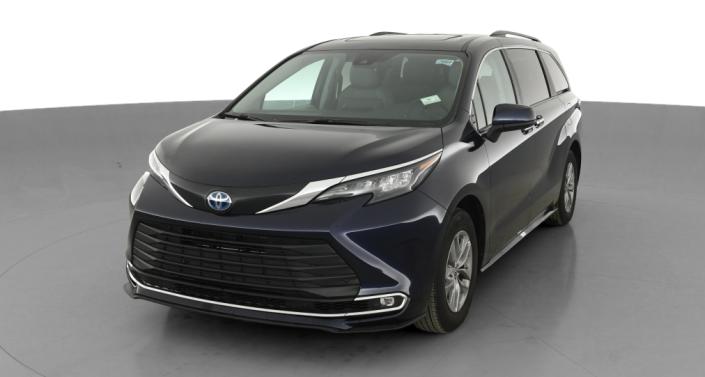 2024 Toyota Sienna XLE -
                Lorain, OH