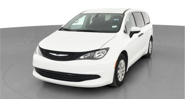 2019 Chrysler Pacifica L Hero Image