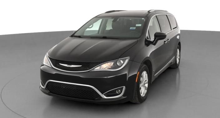 2019 Chrysler Pacifica Touring L Hero Image