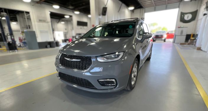 2022 Chrysler Pacifica Limited Hero Image