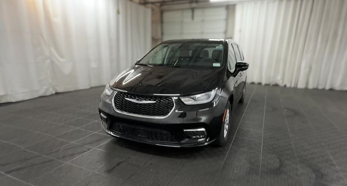 2023 Chrysler Pacifica Touring L Hero Image