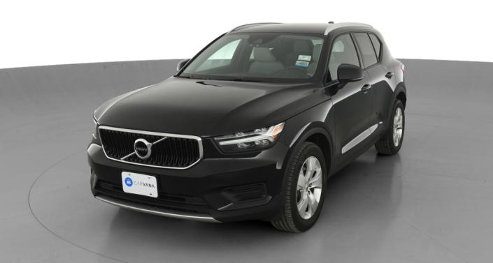 2020 Volvo XC40 T4 Momentum Hero Image