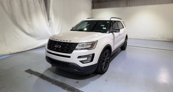 2017 Ford Explorer XLT Hero Image