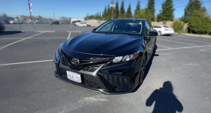 2024 Toyota Camry SE Hero Image