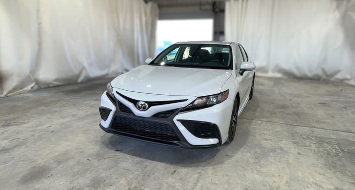 2024 Toyota Camry SE Hero Image