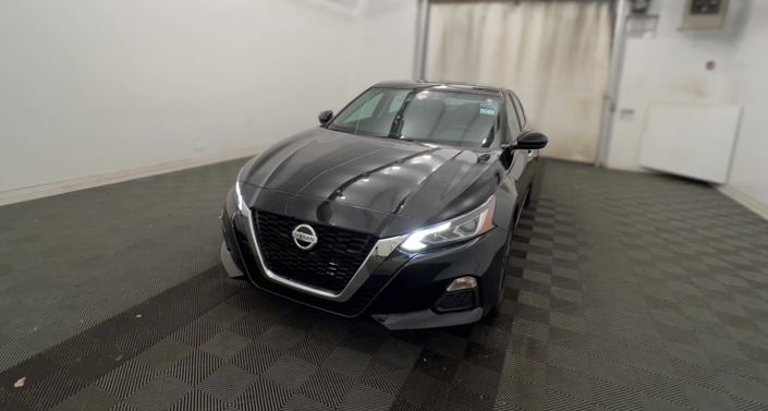 2022 Nissan Altima SV Hero Image