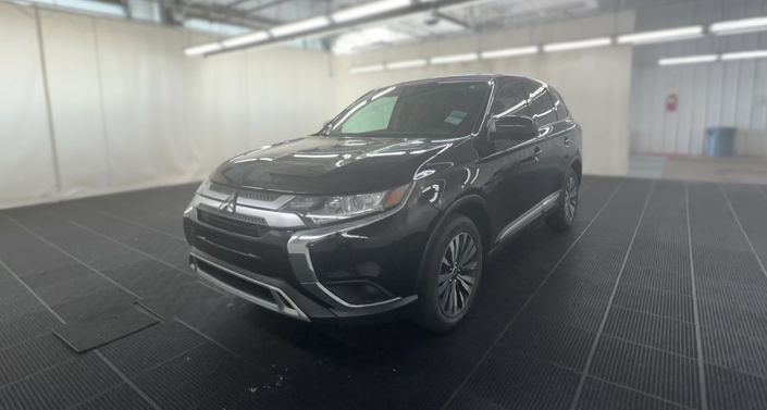 Thumbnail: 2020 Mitsubishi Outlander - 1